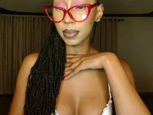 adriana-crystal23 on BongaCams