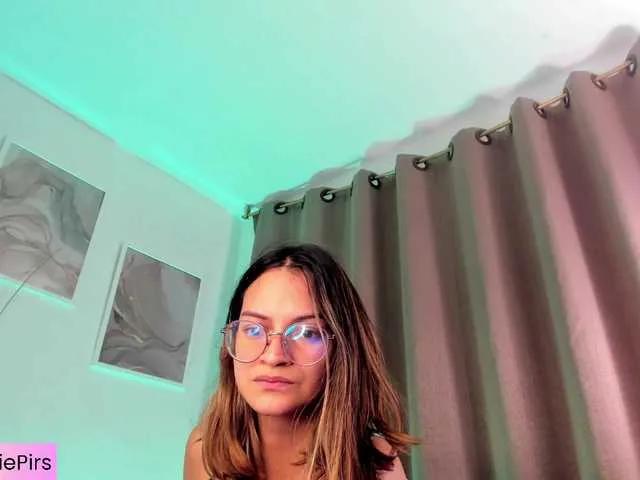 Angie-Pirs on BongaCams