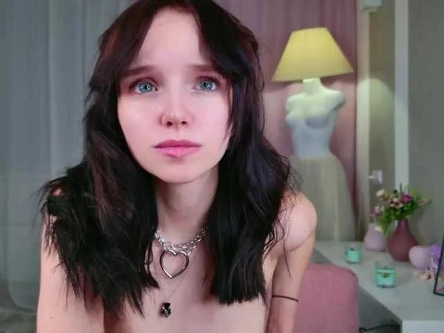 b4by-lol1 — First of all,I'm turned on by the sound of a token,but seriously speaking,I'm turned on by submission,I really like it when a guy's penis has an impressive size,I like it when they rub it on my lips and force me suck,I also get turned on when they...