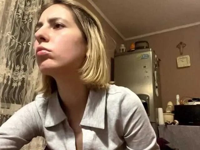 babybloonde — Hello everyone I'm Tessa this is my first stream