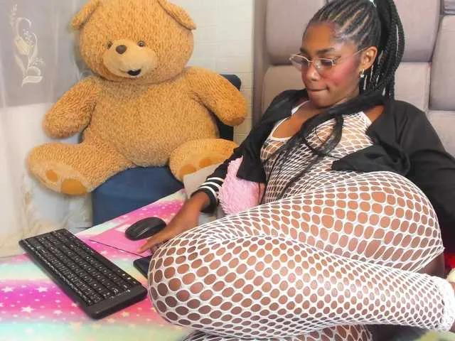 Beauty-Luci — it warms me a man who makes me masturbate with my toys, I love to be told tender things but also dirty things, it warms me a lot to see the man touch