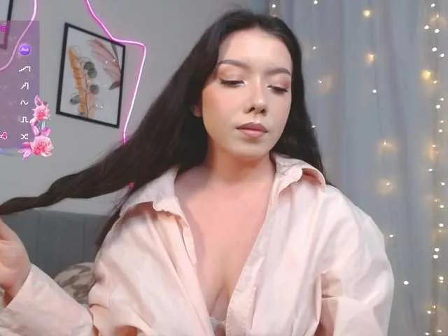 ElliLin on BongaCams 
