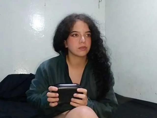 EmmaCurlss on BongaCams