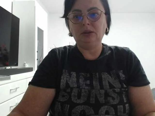 Emyllywhite — sarutul pe sani