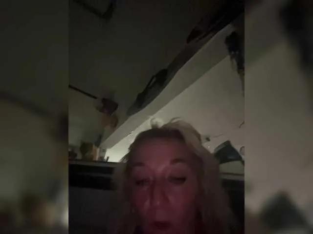 Esagee on BongaCams