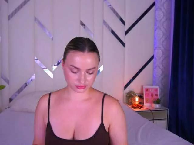 FloraGreys — It turns me on when a man is confident and knows what he wants... Especially if he wants me.
It turns me on when a man makes me feel wanted... without further ado
Slight dominance, confident hands, a look that makes your knees shake - and I'm all yours.