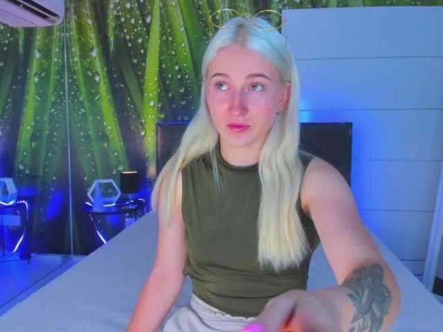 HollyTaillor — I'm turned on by confidence and curiosity. There's something incredibly exciting about someone who knows what they want and isn't afraid to explore new experiences