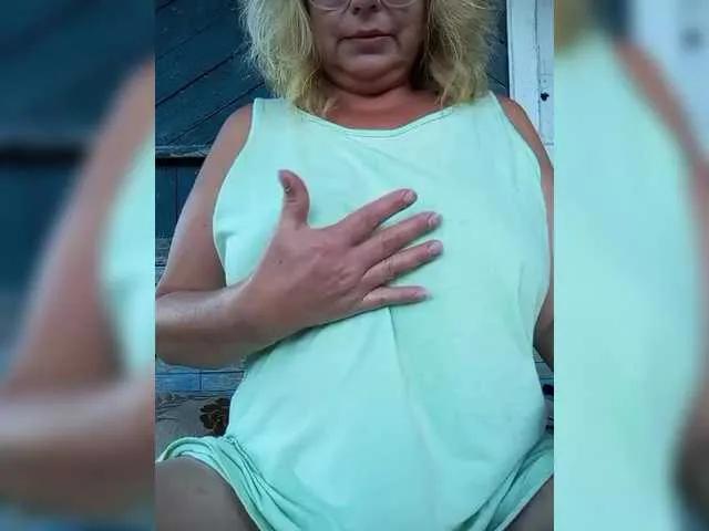 Janna2210 on BongaCams