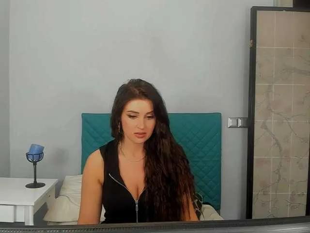 JessieBody — I enjoy the most a long foreplay, facesitting, doggy style, sexy lingerie, high heels and your dirty mind