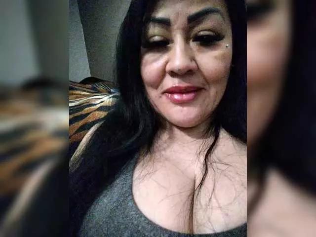 Kittyhotass1 on BongaCams 