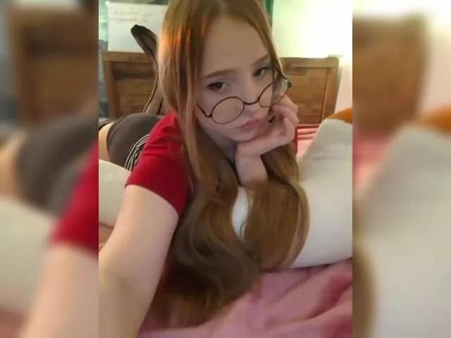 LittleDelora on BongaCams