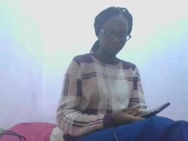 petitehotgirl on BongaCams
