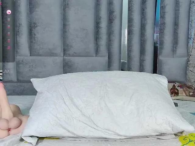 petitelittleebony on BongaCams