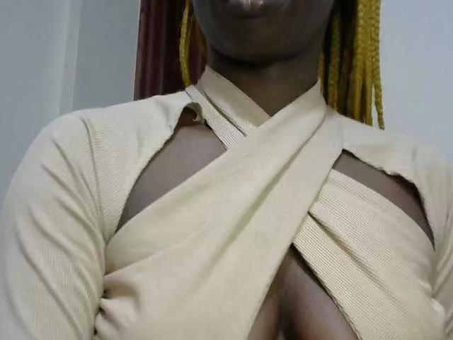 queen-innocent on BongaCams 