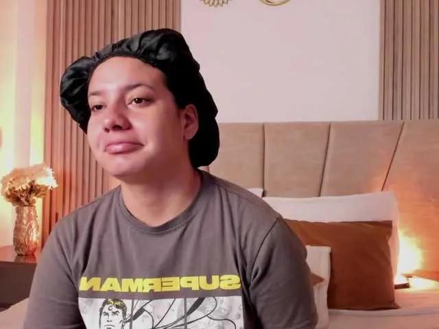 RachellJamess — Me excita el susurro al oido, las manos fuertes en mi cintura, las palaras firmes de un hombre elegante.