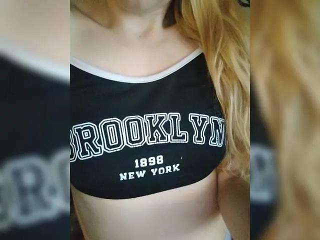 SexyBlondMia — Hi  poj se semnou bavit  poj Full private a bude koukat  stoji to za to  podn si to spolu uijme 