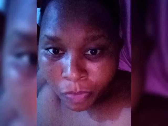 Shannyb on BongaCams