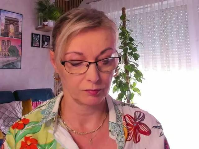 SoftVANESSA — I am a cooking addict, yes ! My dream is to make the whole world smell better with my cookies and my special plates I like to cook, The secret ingredient is always love, I like to put love in all I do. I believe laughter is brightest when the food is...
