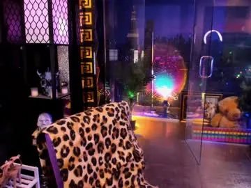 alma_pearl — #bigass #brunette #milf  #striptease #hot