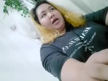 bombastic_darla — hi play with me and make me happy #pinay #bbw #wifematerial #bigpussy - Goal: suck two fingers [500 tokens left]