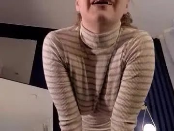 cassiecool — unzip this suit and stay in doggy~ #roleplay #joi #nylons #sph #fetish [98 tokens remaining]