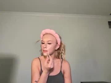 kenziesmithh — shorts off with alexa at 1k views #new #innocent #blonde [3333 tokens remaining]