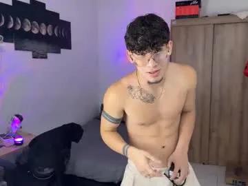 kisan_smith — Flash dick #bigcock #muscle #kind #master #str8 [20 tokens left]