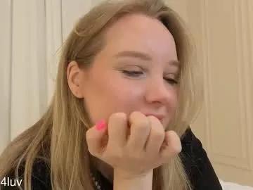 l1n4luv — Hiii, my name Lina !!!! Goal: take off top  #shy #18 #blonde  #bigboobs [393 tokens remaining]