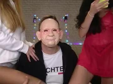 max_mila_888 — Lesbian-French kisses  [50 tokens left]