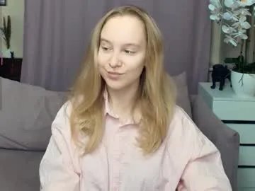 nicolavanderbie — GOAL: handbra close-up;) [61 tokens remaining] Hi hi, I am Nicoletta, Ntmu ;) #18 #shy #feet #teen #skinny