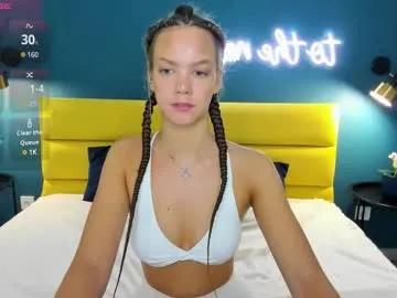 vickie_smith — stroke long legs + seductive dance [43 tokens left] Lets spend wondeful time ^^ #petite #nonnude #shy #natural #daddysgirl