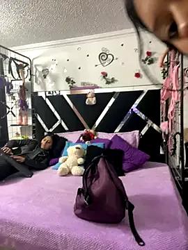 1lovelygirls on StripChat