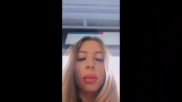 AdelinaDoll — twerk naked+deep oral