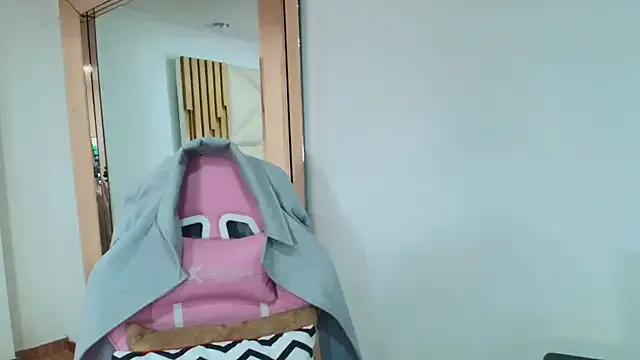 allie_pearl on StripChat 