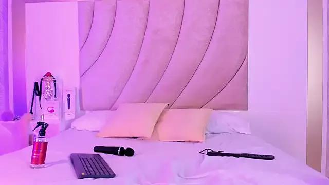AnnahiBaker on StripChat 