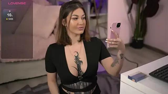 AryaDeluna on StripChat 