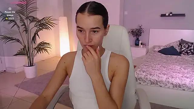 Bellla_Haddid on StripChat 