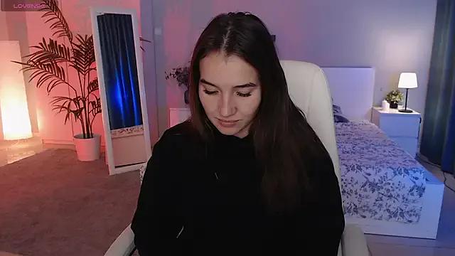 Bellla_Haddid on StripChat