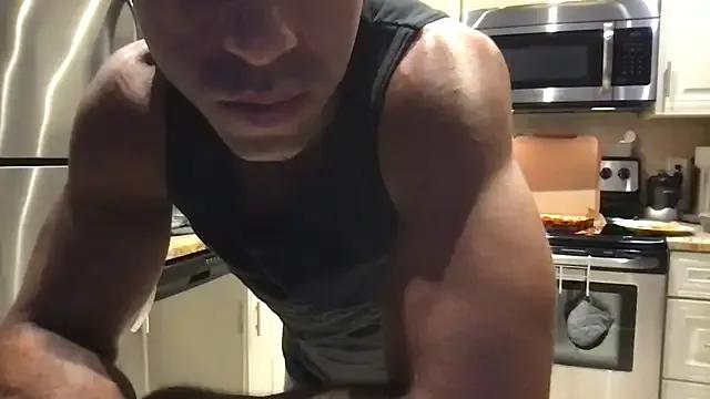 BigGuyMuscle on StripChat