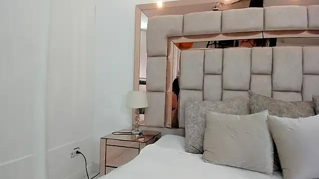 carla_woods — lick my pink tits