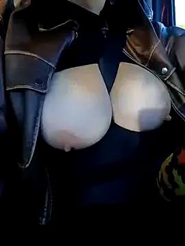 CasalingaVogliosa — Faccio vedere la figa