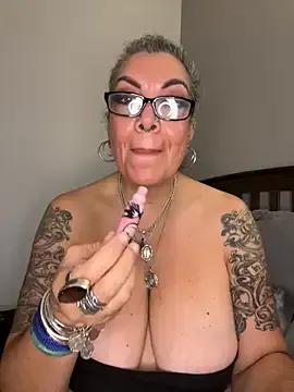 dieseldame1313 on StripChat