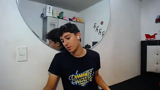 Dravith_Valery on StripChat