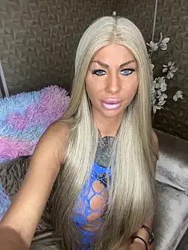 Dutchhbarbie — Roze Mercedes