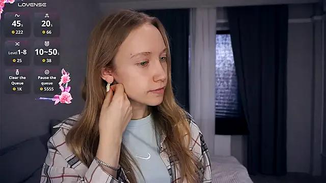 EarnestineGyllenband on StripChat