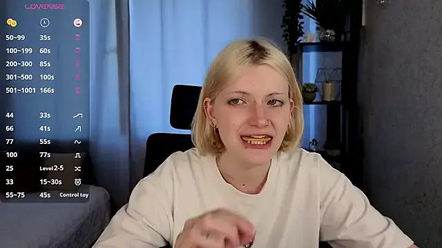 EchoBloom on StripChat