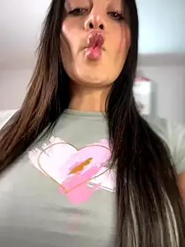 Emmily_19 — NAKED AND BIGGG SQUIRTT