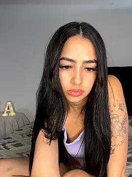 emmy_vanucy on StripChat
