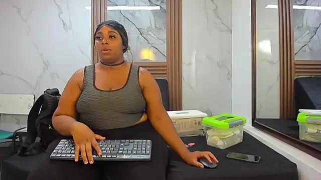 HannyMansonh on StripChat 