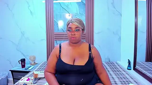 HannyMansonh on StripChat 